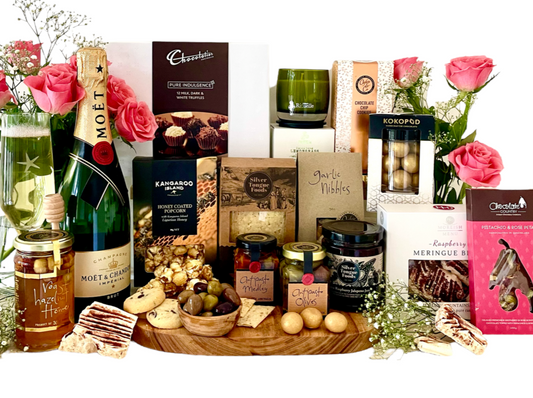 The best gift hamper on the Sunshine Coast, Noosa, Brisbanefor her! To celebrate a hens weekend, an engagement or a very special birthday to indulge with friends and family. This online gift can be delivered with the help of Coastal Hampers. Including wine, chocolate, a candle and the very best items to decorate a cheese board!
